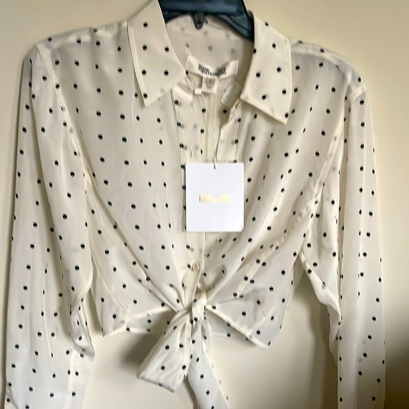 Diane Von Furstenberg Silk Crop Blouse. - Picture 2 of 3